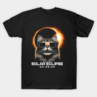 Solar Eclipse Explorer: Chic Tee with Norwegian Forest Cats Watching T-Shirt